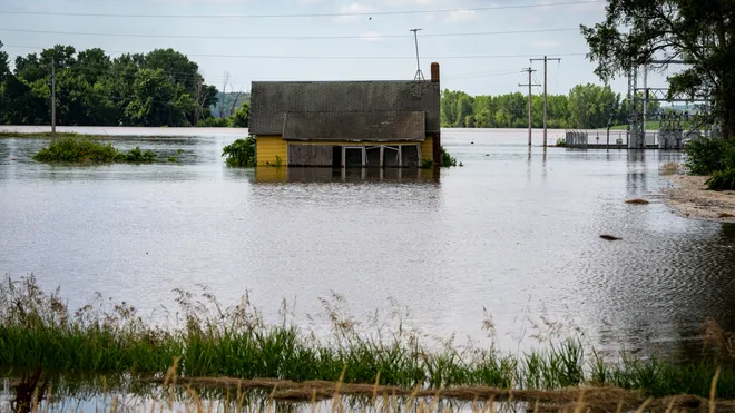 Wisconsin experiences flooding as Mississippi River overflows its banks