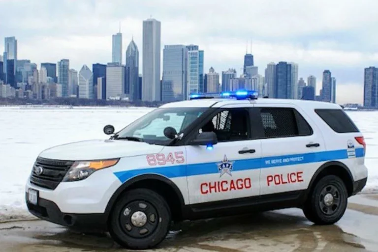 CHICAGO POLICE ALERT: SPIKE IN STREET ROBBERIES BY ARMED SUSPECTS IN BLUE KIA ACROSS WENTWORTH AND GRAND CROSSING DISTRICTS