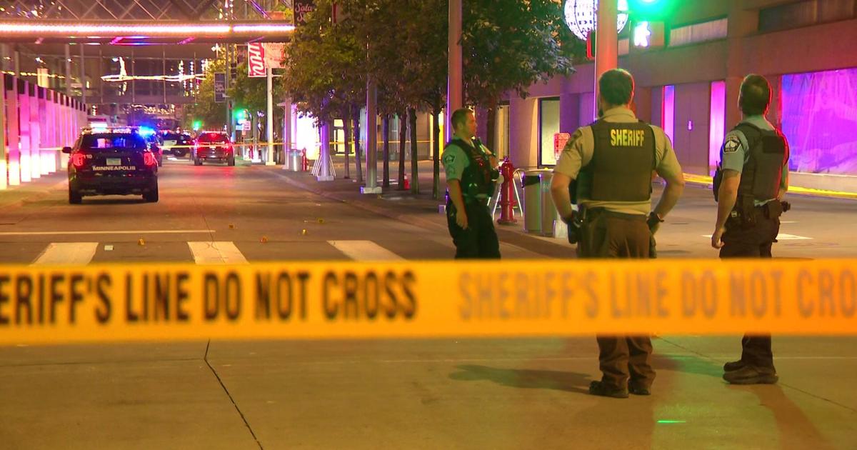 Shooting on downtown Minneapolis' Nicollet Mall injures 4, shatters several windows